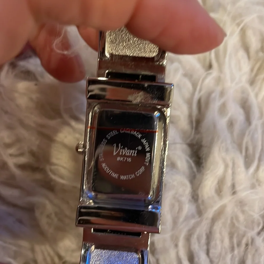 Vivani 2 piece quartz cuff watch and bracelet set NWOT - Picture 4 of 4